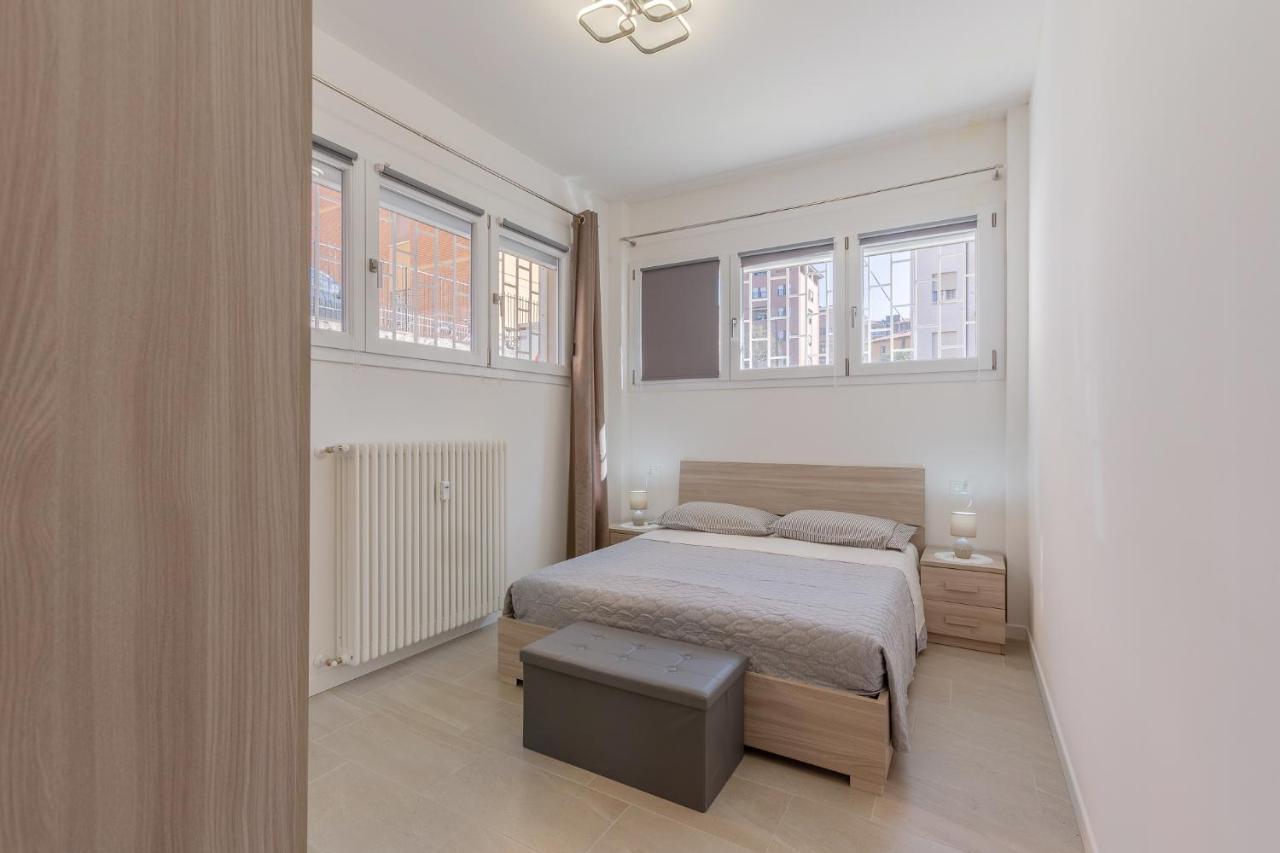 San Donato Fiere Essential Apartment W/Parking Bolonha Exterior foto